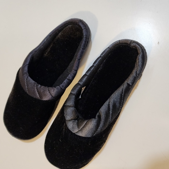 ISOTONER black Arch Contour memory foam Black Slippers size 7.5-8 - Picture 3 of 12